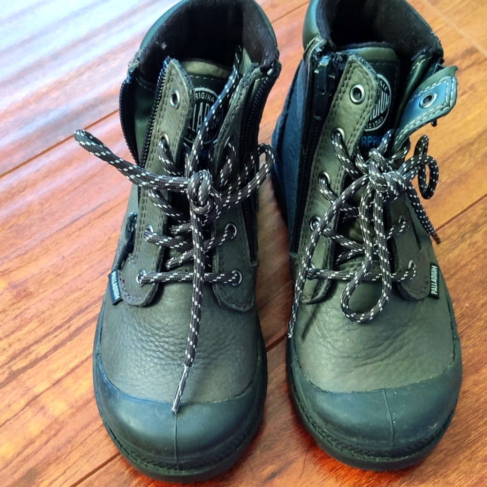 Palladium boots toddler size 10.5